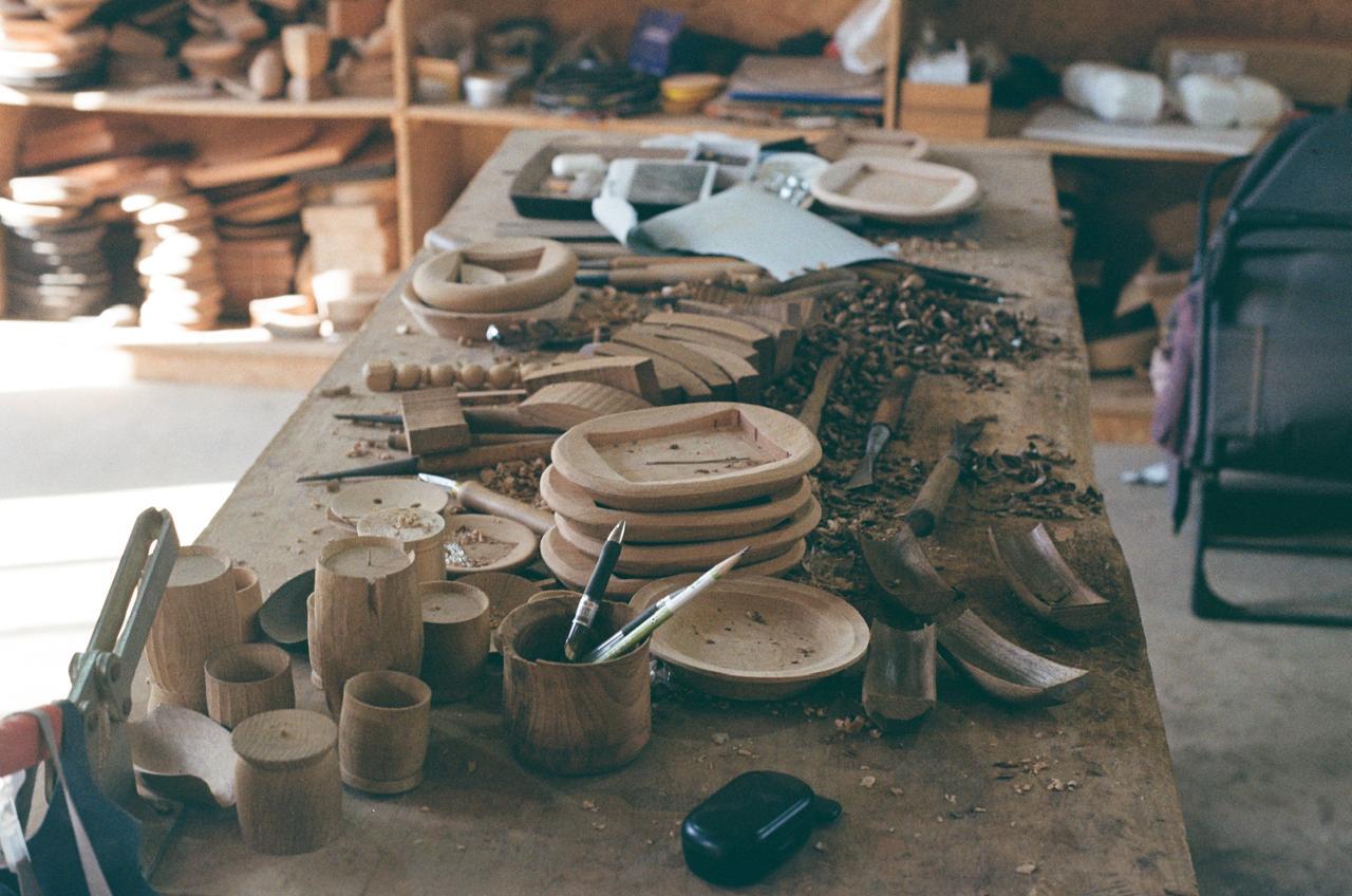 Wooden vessels, tools and shavings on the Chiju workshop table