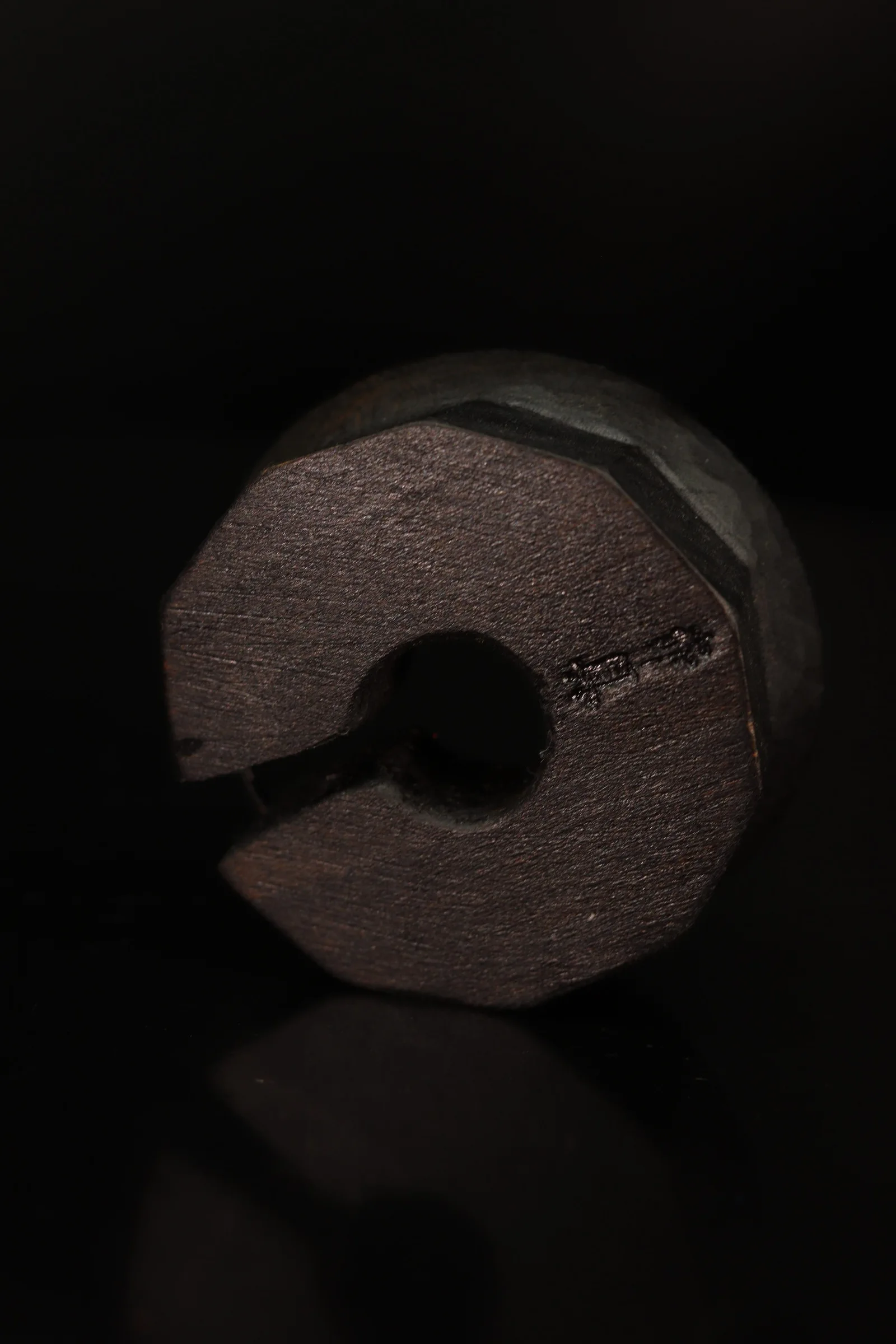 Lid Rest by Chiju, detail view