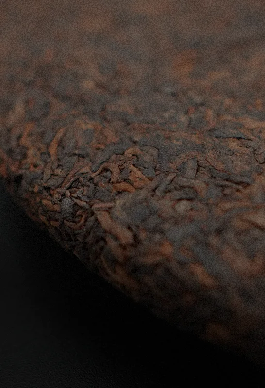 Close up of the dark compressed leaves of Overlord ripe Pu’er
