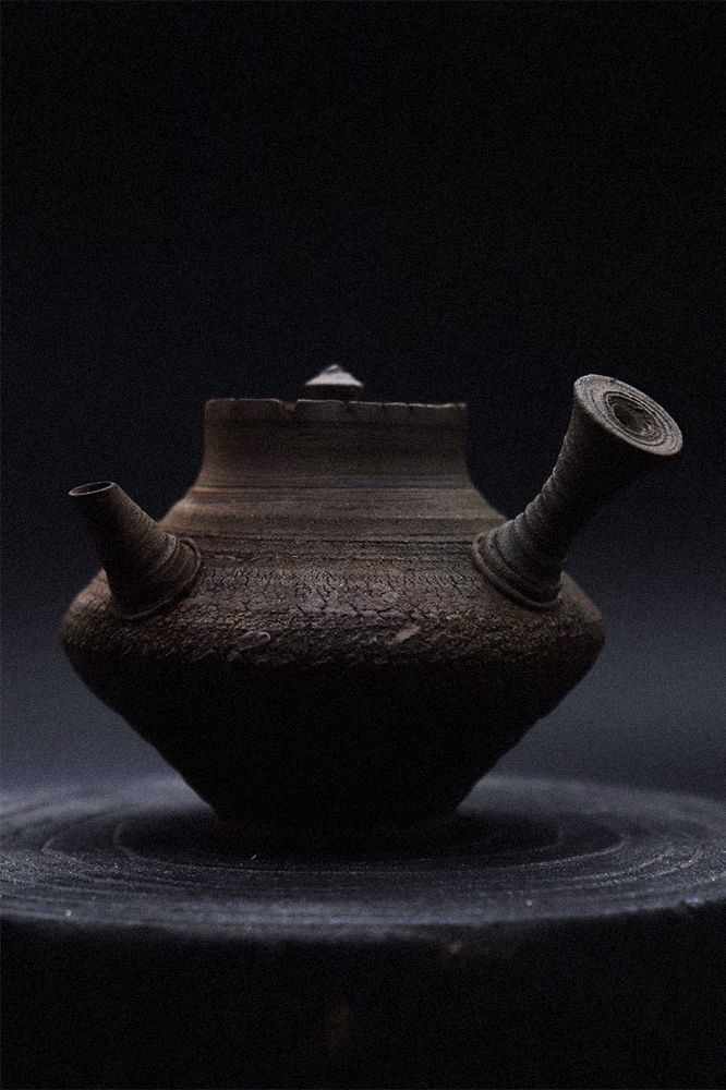 Yizhi side handle teapot, front view