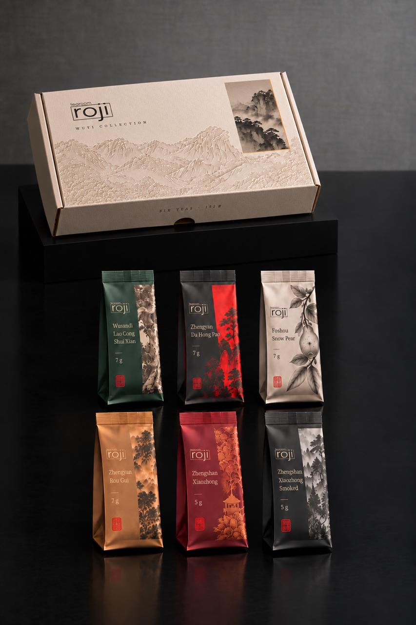 Wuyi Collection Box with embossed mountain artwork and six tea sachets