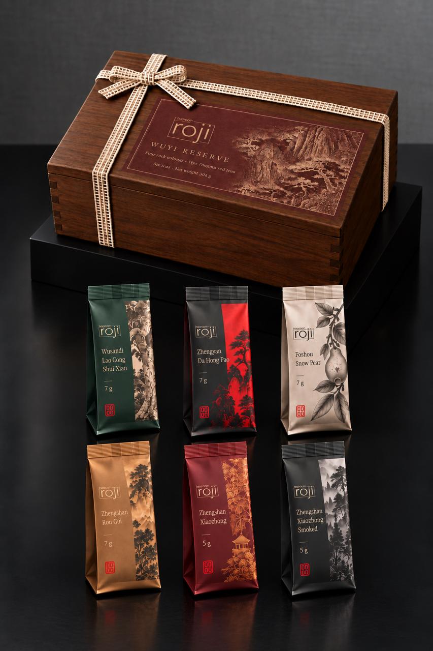 Wuyi Reserve Box with wooden presentation box and woven ribbon and six tea sachets