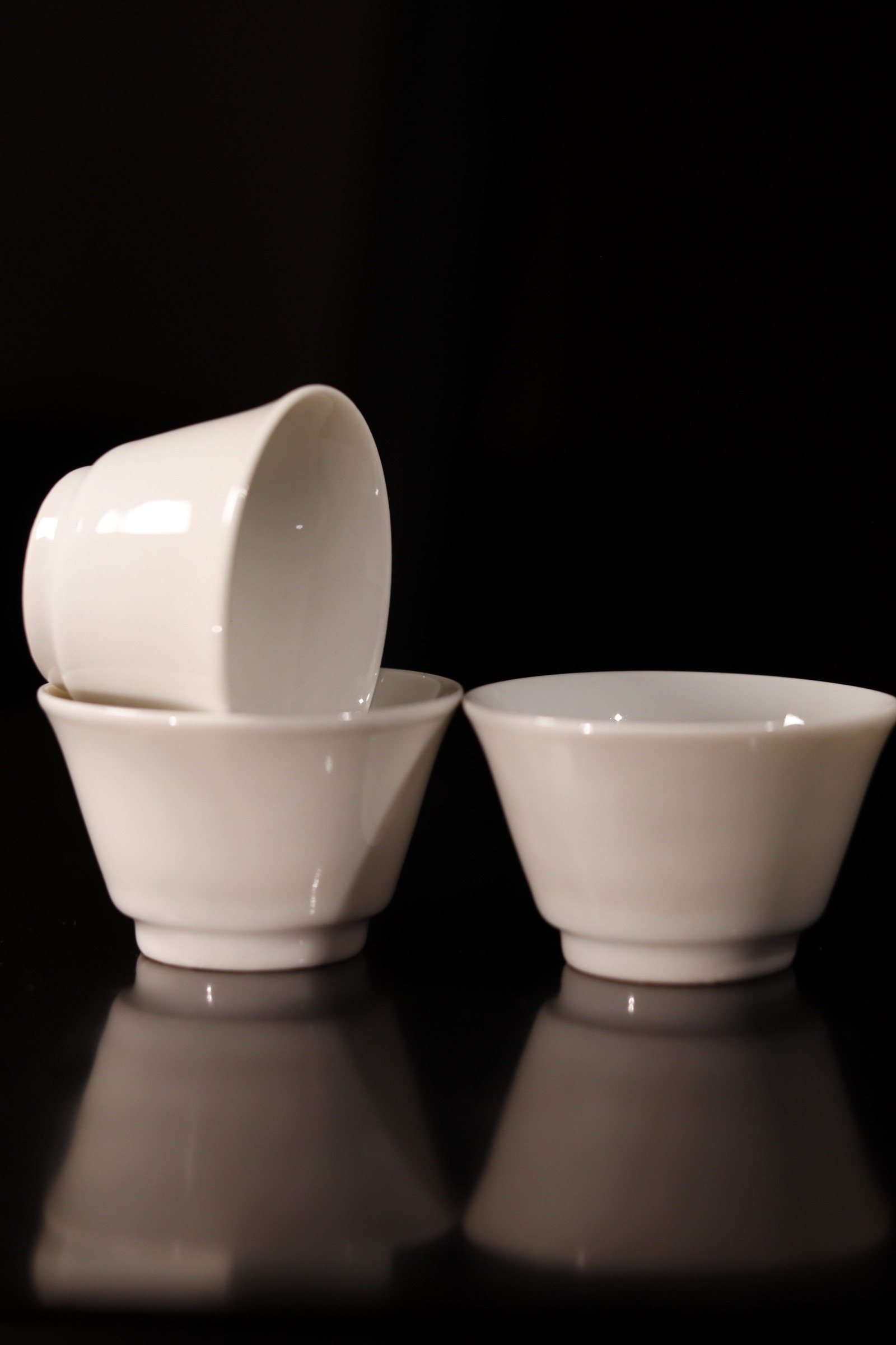 Porcelain Tea Cups by Yujian Cai