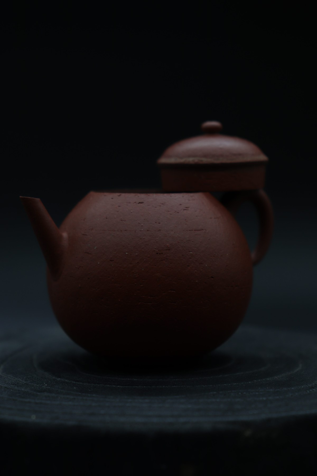 Zhuni Teapot with its lid raised above the opening