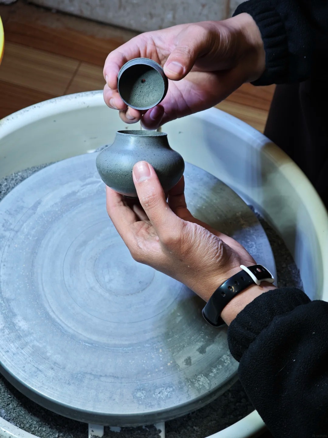 Zheng Bixin at work